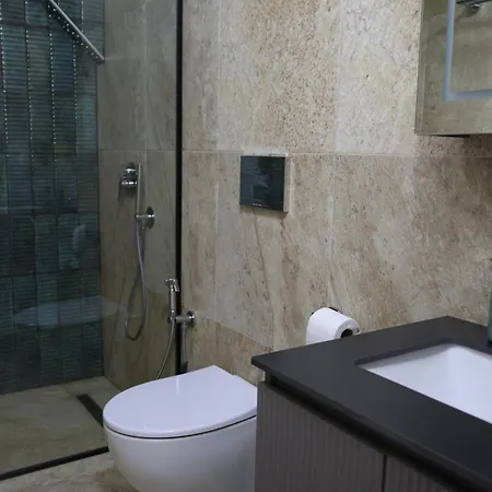 Renovated 2br Retreat Near The *