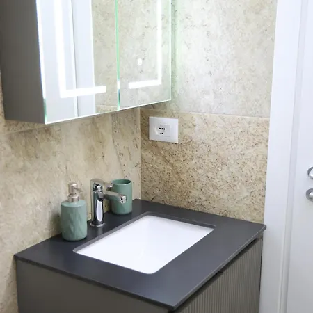 Renovated 2br Retreat Near The شقة ساراندا