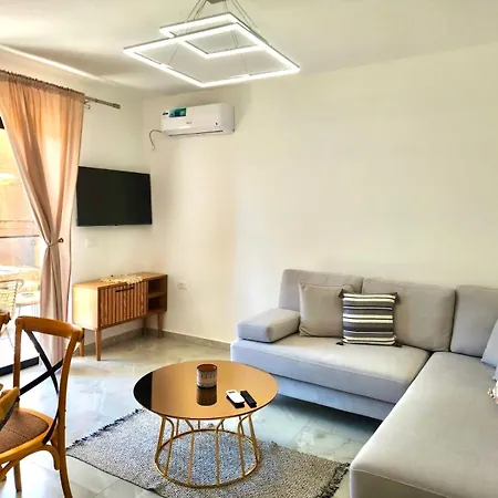 Apartment Renovated 2br Retreat Near The *