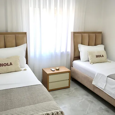 Apartment Renovated 2br Retreat Near The