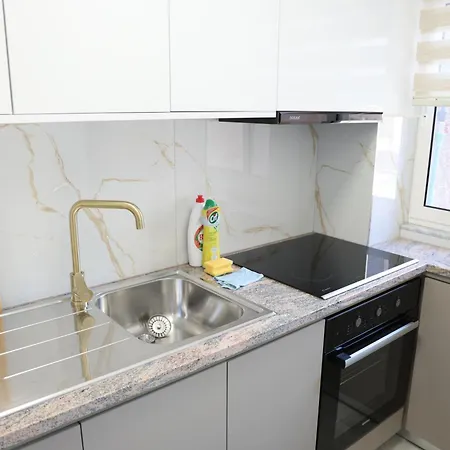 Renovated 2br Retreat Near The Apartment Sarande